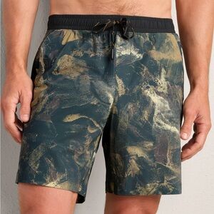 RHONE Pursuit 7” unlined Shorts fatigue green camo men’s large NWOT